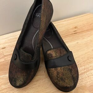 Dansko Black and Gold Women's Flats